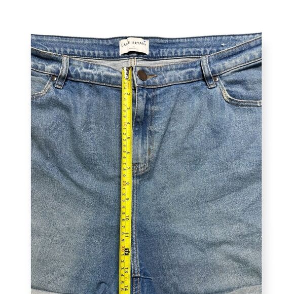Lane Bryant Jean Shorts Womens 22 Curvy Mid-Rise Boyfriend Medium Wash Denim - Picture 4 of 6